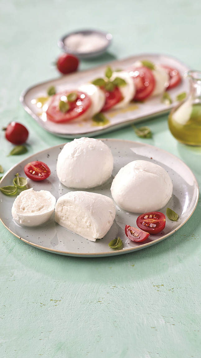 Mozzarella_di_latte_di_bufala_web_35099 Mozzarella_di_latte_di_bufala_web_35099