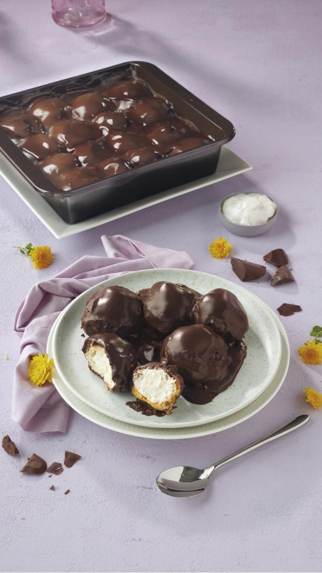 Profiteroles_al_cioccolato_fon_web_65003 Profiteroles_al_cioccolato_fon_web_65003
