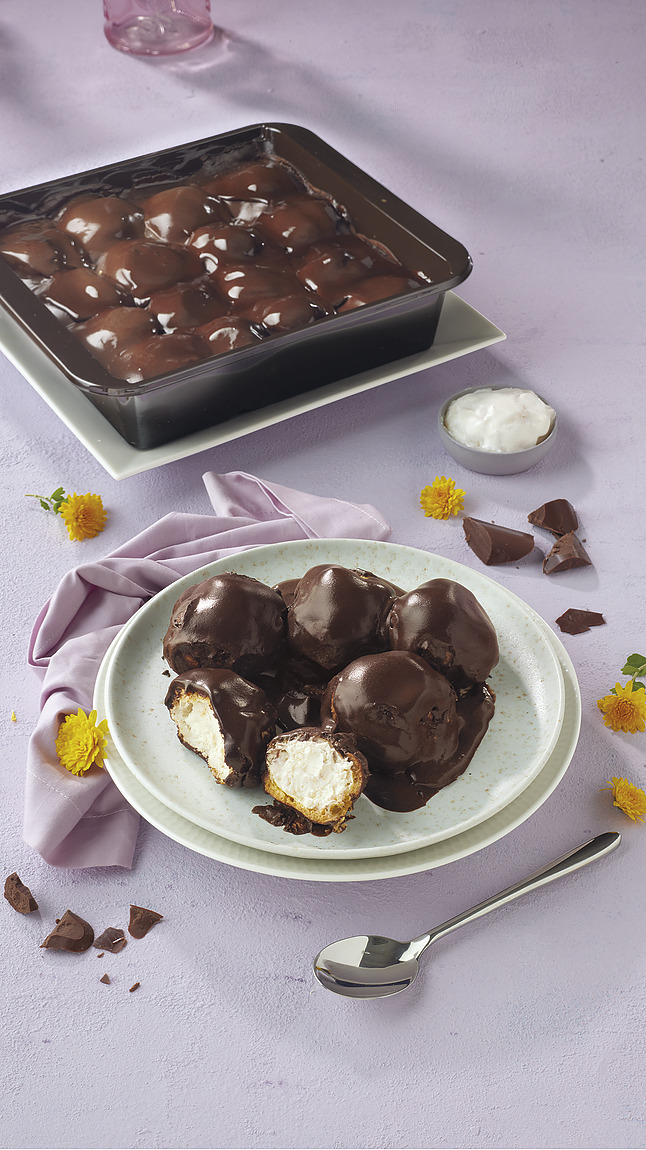Profiteroles_al_cioccolato_fon_web_65003 Profiteroles_al_cioccolato_fon_web_65003