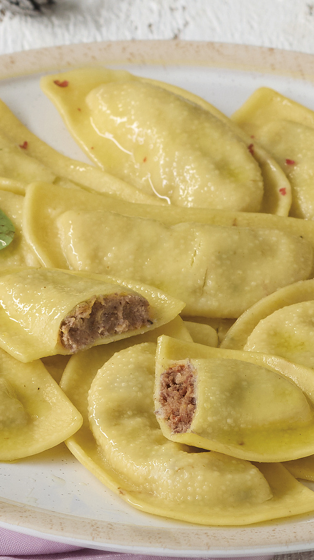 Panzerotti_al_brasato_di_Barol_detail_35154