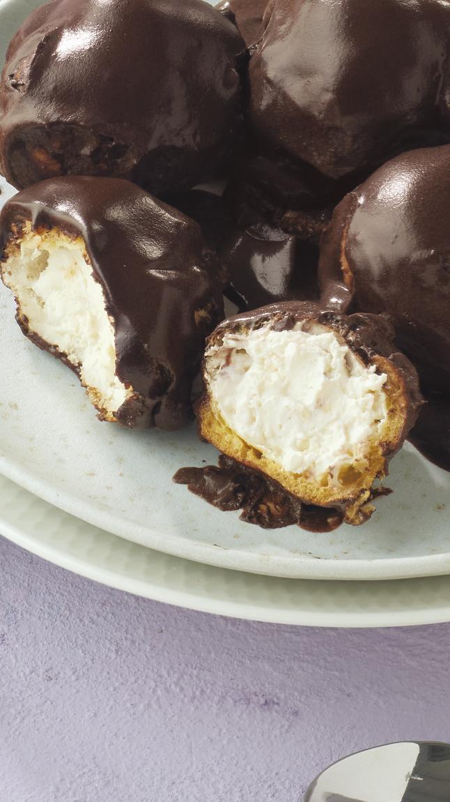 Profiteroles_al_cioccolato_fon_detail_65003
