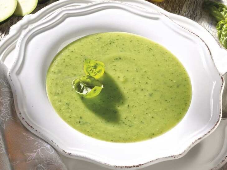 Vellutata di zucchine e basilico