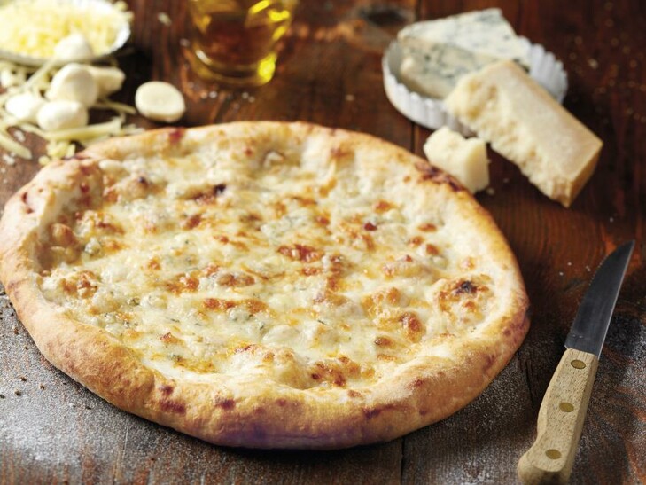 Pizza suprema ai formaggi