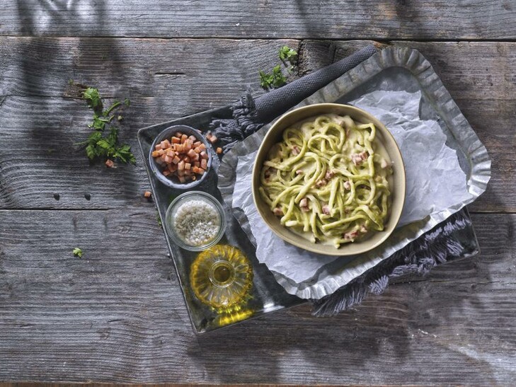 Tagliolini verdi panna e speck