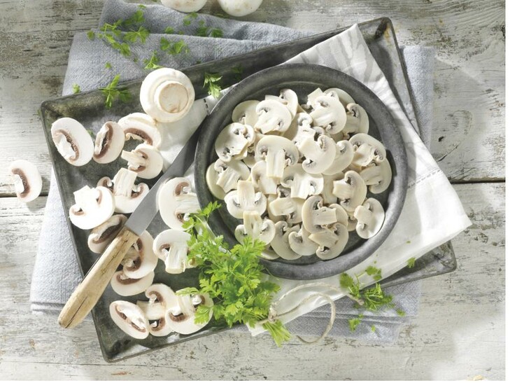 Funghi champignon a fette