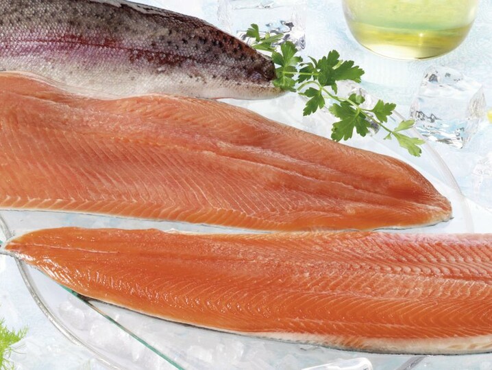 Filetti di trota iridea salmonata