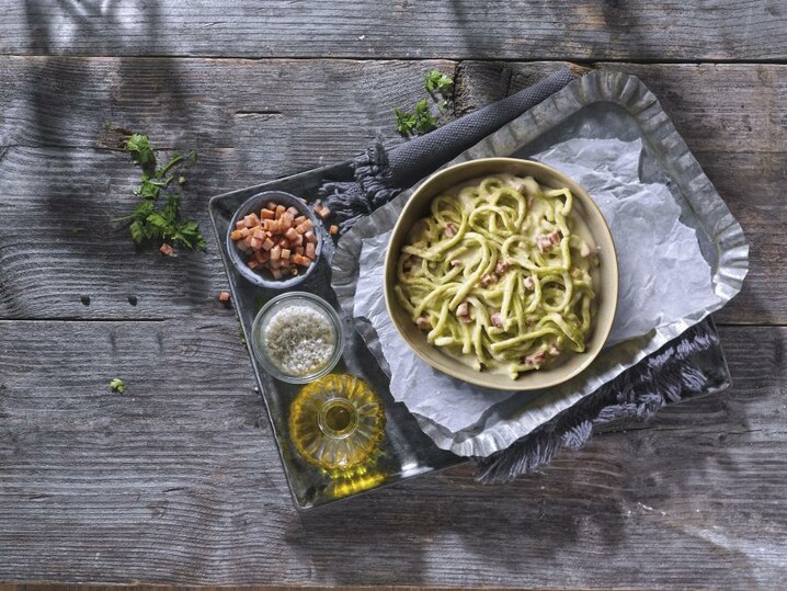 Tagliolini verdi panna e speck