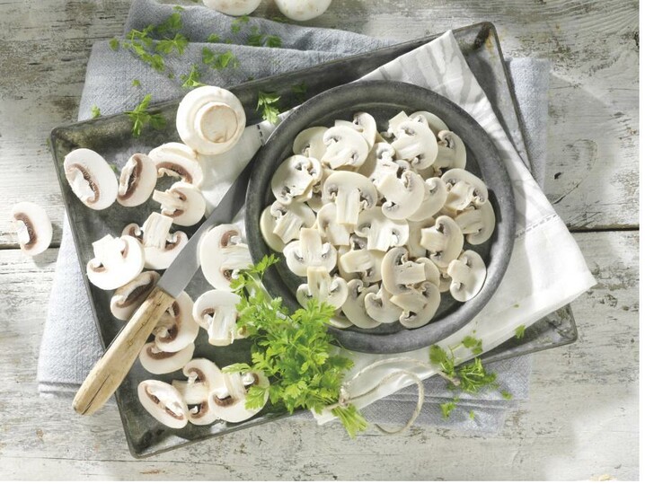 Funghi champignon a fette