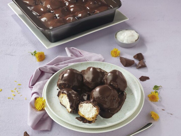 Profiteroles al cioccolato fondente